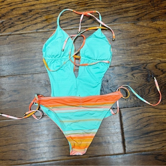 Vitamin A So Ho Maillot in St Maarten Stripe - Picture 3 of 4